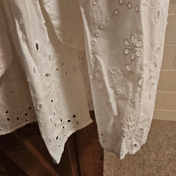 Women's white dress. Size M - Picture 5 of 7